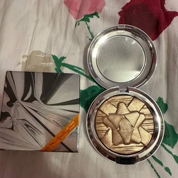 Brand new Mac highlighter in oh darling - Picture 2 of 3